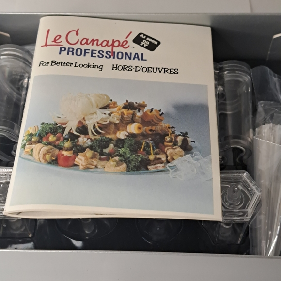 Le Canape Professional Hors d'Oeuvre Appetizer Maker Heart Star Clover + Picks - Picture 3 of 7